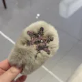 Pince à cheveux étoile de mer en peluche et strass pour femme, accessoire hiver doux. - Kaki
