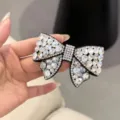Pince à cheveux élégante en strass nœud, barrette printemps de luxe pour coiffure femme. - Blanc
