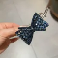 Pince à cheveux nœud strass bleu foncé, accessoire élégant en cristal pour femmes et filles style. - Bleu encre