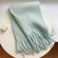 Zachte mohair winterscarf voor dames en heren, warme franje sjaal in frisse mintgroene kleur. - Muntgroen