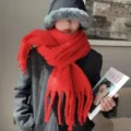 Gezellige rode mohair wintersjaal met franjes, warme gebreide stijl voor dames en heren, accessoire. - Heldere Rood