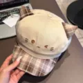 Leuke ruitjespet met kattenoren voor dames, stijlvolle beige herfst achtsector pet. - Beige