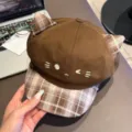 Bruine kattenoor ruit achthoekige hoed, stijlvolle herfst baret variant voor dames. - Koffie