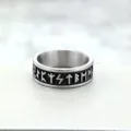 Anillo de runas vikingas nórdicas de acero inoxidable vintage para hombres, joyería. - Talla 7 / Tono Plateado (07102)
