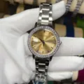 Montre quartz femme élégante avec cadran doré lunette strass bracelet en métal. - Boîtier argenté avec cadran kaki