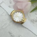 Montre quartz femme style vintage avec bracelet silicone blanc et strass au cadran. - Cadran Blanc Bracelet Blanc - Femmes
