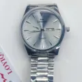 Detalle de reloj de cuarzo para hombre LOYIQN, esfera plateada y correa metálica. - Caja Plateada Esfera Blanca Hombre