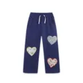 Kinder casual sweatbroek in donkerblauw met bloemen hart patches en verstelbare taille. - Bottoms / Donkerblauw (3252) / 5Y (115)