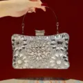 Λαμπερή βραδινή τσάντα clutch από κρύσταλλο, ασημένια μεταλλική τσάντα χειρός με στρας. - Ασημί