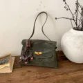 Donkergroene vintage matlederen handtas, elegante schoudertas voor dames retro casual tasje. - Met Hanger / L / Groen