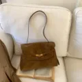 Vintage bruine lederen schoudertas voor dames, elegante retro handtas met metalen slot. - Zonder hanger / L / Bruin