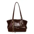 Braune Lackleder Umhängetasche für Damen, stilvolle Achseltasche mit süßem Bären-Anhänger. - Tasche mit Anhänger / Braun