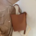 Borsa a secchiello vintage di grande capacità da donna, shopper elegante e borsa a tracolla. - Marrone Giallastro (Senza Ciondolo)