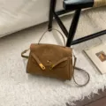 Retro bruine suède handtas, dames schoudertas crossbody tas, stijlvolle casual tas. - Zonder hanger / S / Bruin