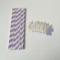 Pajitas de papel rayadas púrpuras con decoraciones de cabeza de unicornio para fiesta. - Estilo Punto de Pegamento de Unicornio / Rayas Moradas