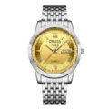Vue détaillée de la montre quartz homme élégante avec bracelet en métal, cadran doré et date. - Argent Cadran Doré