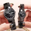 Set di orologi al quarzo di coppia in acciaio nero con display della data e strass. - Cinturino Nero Quadrante Nero Coppie