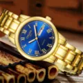 Montre quartz femme élégante avec cadran bleu chiffres romains et bracelet en acier doré - Tout Or Cadran Bleu