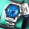 Détail montre quartz homme, cadran bleu avec échelle tachymètre, bracelet en acier. - Cadran Bleu en Acier Style Dominant