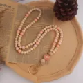 Handgemaakte houten siliconen kraal lanyard met margriet bloem voor id kaartsleutels. - Vleesroze