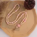 Holzperlen Schlüsselanhänger mit rosa Silikon Gänseblümchen Schlüsselband für Ausweis Schlüssel. - Rosa