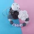 Attache-tétine pour bébé en silicone avec jolies perles de fleurs, chaîne de dentition. - Blanc
