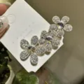 Détail de pince à cheveux fleur de cristal, accessoire strass canard pour coiffure. - Fleur