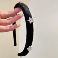 Cerchietto dettagli in raso nero e stella di cristallo, accessorio capelli donna. - Nero