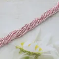 Κοντινό πλάνο από 2mm μεταλλικές ροζ γυαλινες χάντρες για DIY χειροποίητα κοσμήματα. - 190 Τεμάχια/Συσκευασία / έντονο ροζ