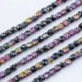 Gedetailleerd overzicht van 6 mm gefacetteerde kristalglas platte vierkante kralen DIY. - 100 Stuks/Verpakking (6mm) / Roos Geweergrijs