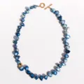 Collier de perles baroques bleues naturelles faites à la main avec fermoir OT en métal. - Bleu
