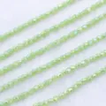 Close-up detail van 4mm lichtgroene gefacetteerde kristallen kralen, perfect voor sieraden. - Porseleingroen AB (Ongeveer 100 Stuks)