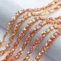 Gedetailleerde close-up van 6mm kristalglas platte vierkante gefacetteerde kralen voor sieraden. - 100 Stuks/Verpakking (6mm) / Geheel Wijnrood