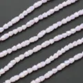 Gedetailleerde close-up van 4mm kristal belkraaltjes, lichtroze gefacetteerde kralen voor sieraden. - Roze Jade AB (Ongeveer 100 Stuks)