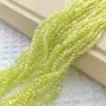 Close-up van fonkelende gele gefacetteerde kristalparels strengen voor DIY sieraden details. - 150 stuks / Citroengeel AB