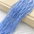 Detailopname van blauwe gefacetteerde kristallen kralenstrengen voor DIY-sieraden. - 150 stuks / Lichtblauw AB