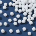 Λευκές γεωμετρικές χάντρες ρόμβος DIY αξεσουάρ για χειροποίητη κατασκευή κοσμημάτων - 4mm (Περίπου 720 Τεμ) / Λευκό πορσελάνης