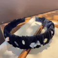 Diadema de terciopelo negro con diamantes de imitación, accesorio para el cabello vintage hecho a mano. - Negro