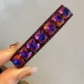 Gros plan sur les détails de l'épingle à cheveux strass cristal, élégante barrette colorée. - Pince Droit (125643) / Rose rouge