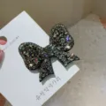 Détail pince à cheveux nœud strass brillants, barrette bec de canard en cristal pur. - Gris