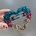 Vue détaillée de pince à cheveux coeur strass colorés, barrette cristal dégradé scintillant - Bleu Lac Rose Champagne