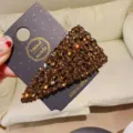Détail pince à cheveux triangle strass marron, barrette cristal scintillante sur carte - Marron