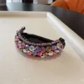 Vue détaillée d'une pince à cheveux banane en strass scintillants, pince élégante et incurvée. - Rose Violet