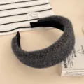 Dunkelgrauer breiter flauschiger Haarreif für Damen, Herbst Winter Plüsch Strick Haarband Accessoire. - Dunkelgrau Plüsch Stirnband