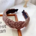 Diadema de punto marrón para mujer, elegante aro de pelo trenzado grueso para invierno. - Marrón