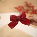 Roter Strass-Schleifen-Haarspangen-Detailblick, glitzernde Kristalle für das Fest. - Langer Schleifen Haarclip / Rot