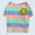 Kleurrijk gestreept huisdier t-shirt met smiley patch, zachte korte mouwen kleding voor kleine honden. - XS / Groen Roze Blauw Glimlach