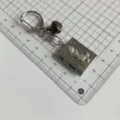 Portachiavi medaglione libro scheletro falena gotico argento metallo punk borsa - QX-B11