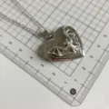 Silberne Herz Medaillon Halskette mit Fledermaus Anhänger, Gothic Schmuck für Damen. - QX-2