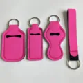 Set de soporte de neopreno para gel hidroalcohólico y un cordón llavero rosa vivo - Set de 4 Piezas Rojo Rosa